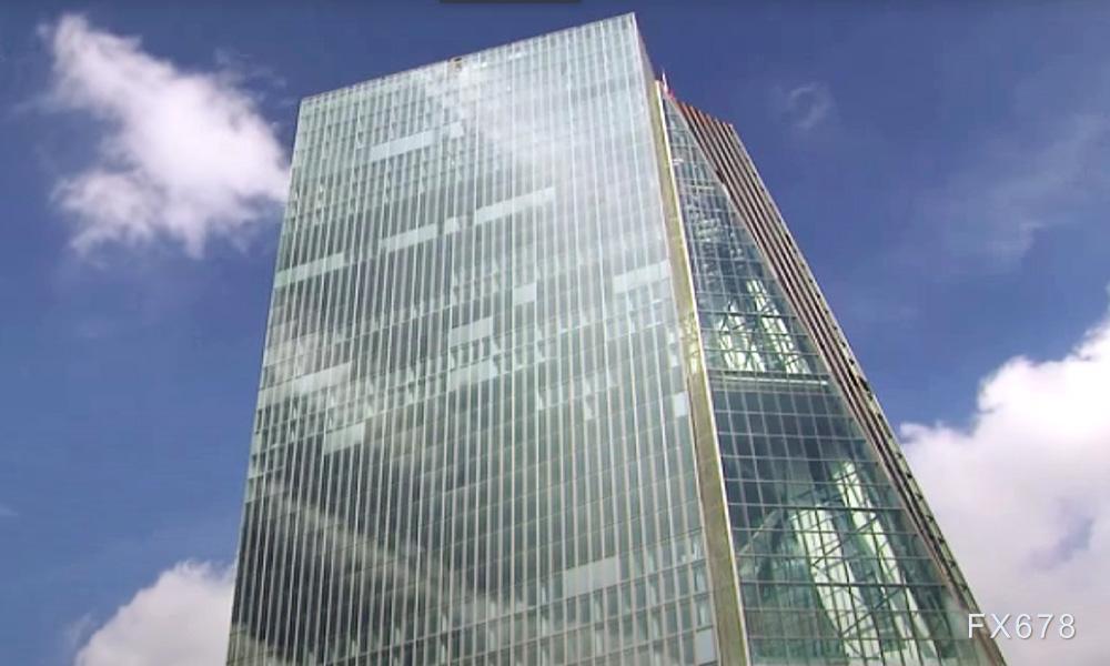 在福克斯新闻的《Sunday Morning Futures》节目中，美国总统特朗普被询问是否预见今年会出现经济衰退，他表示：“我不喜欢做这样的预测。当前是一个转型期，因为我们正在进行重大的变化。”