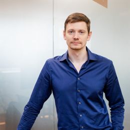 螺纹主连的日内跌幅为1.02%,最新报价为3285元/吨